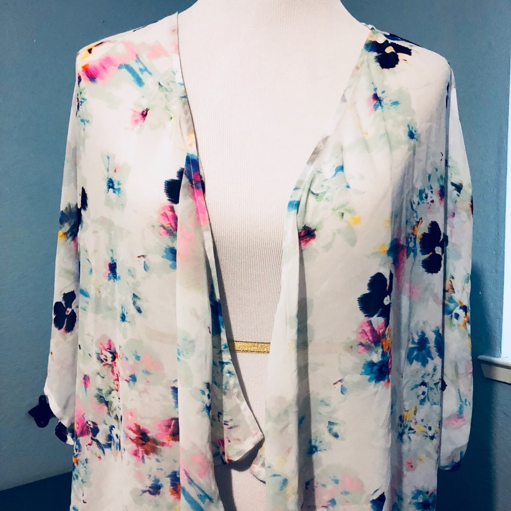 Decree white floral Chiffon shrug/kimono